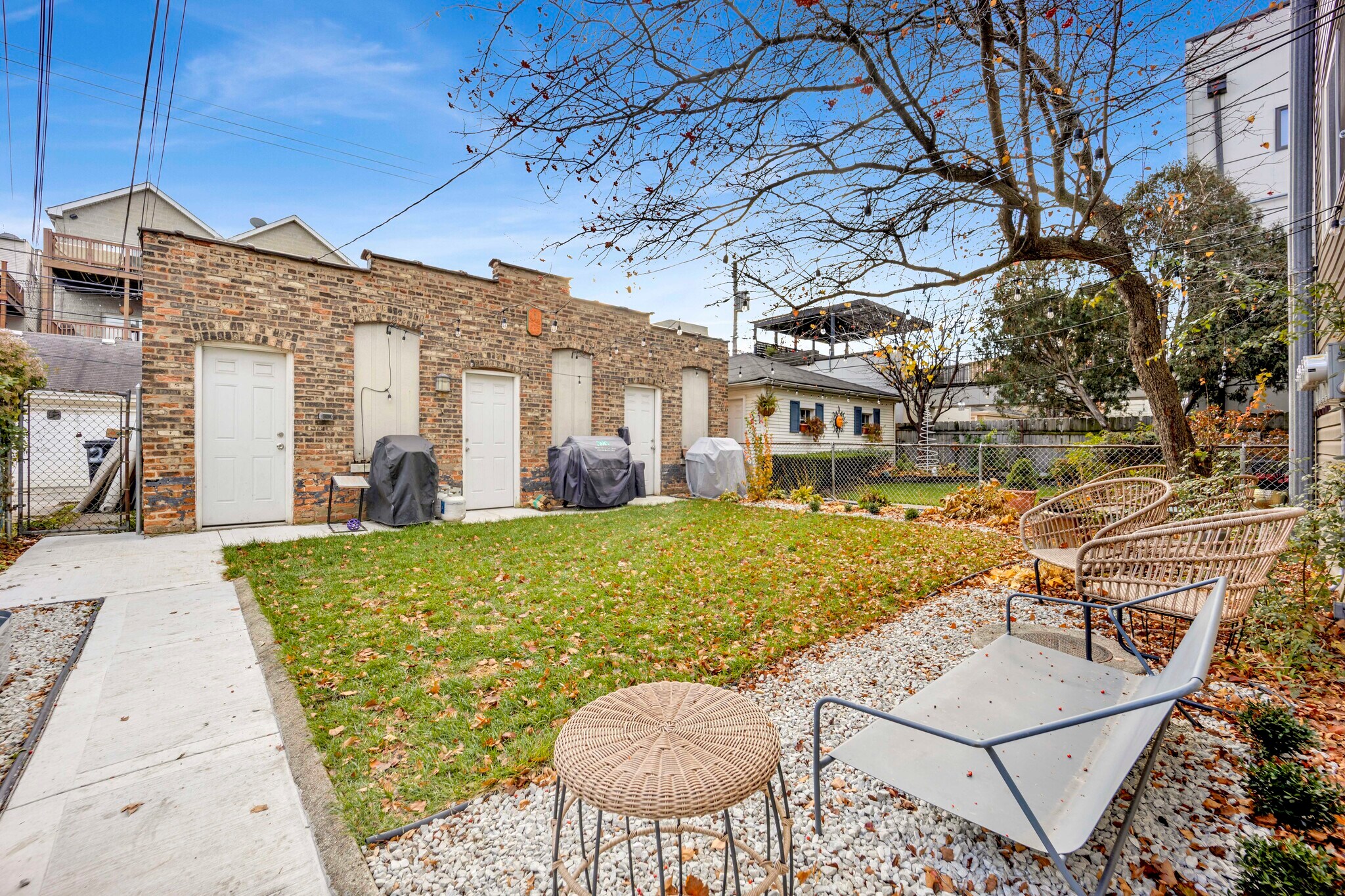 Building Photo - 2107 W Huron St