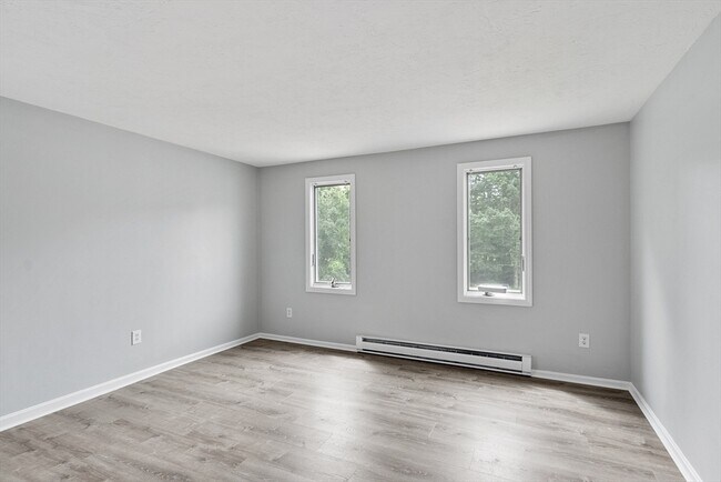 Building Photo - 4 Sterling Ln
