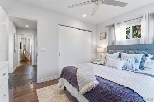 Building Photo - 5447 Soledad Rd