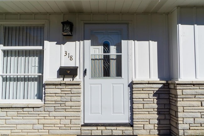 Building Photo - 318 Jefferson Ave