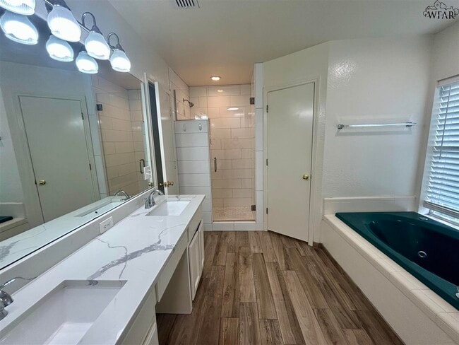 Building Photo - 5008 Bayberry Dr