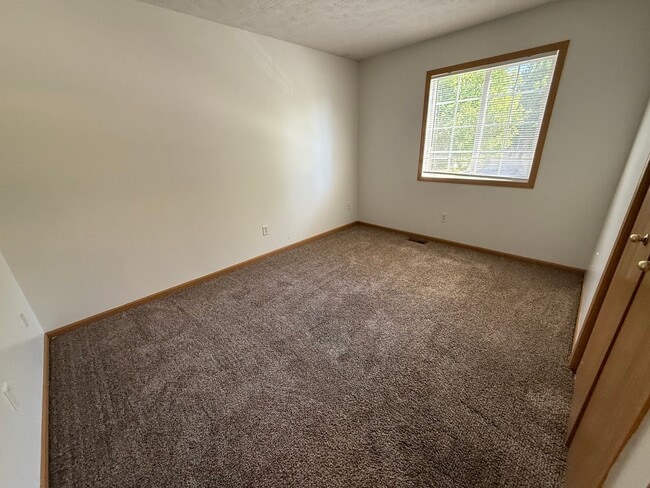 Building Photo - Nice Family Home in Great Neighborhood