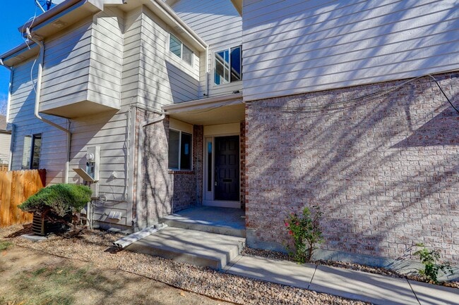 Building Photo - Fully Remodeled 3 Bed/2.5 Bath Northglenn ...