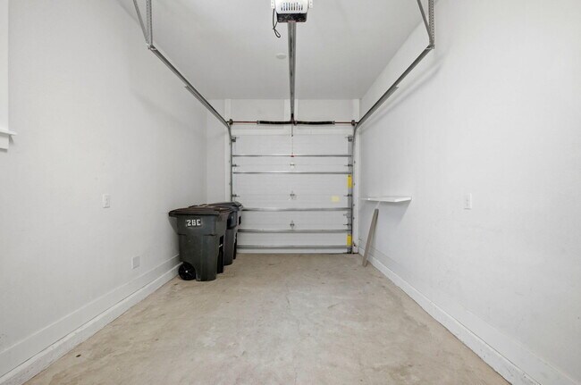 Building Photo - 26 E Pine Lands Lp