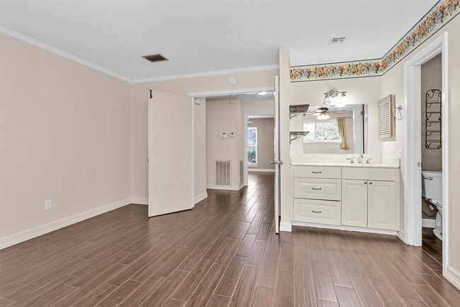 Building Photo - 13650 Cherrydown St