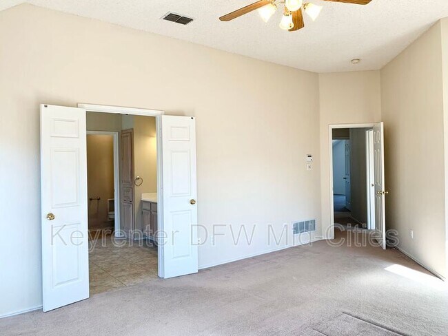 Building Photo - 2320 Kittyhawk Dr