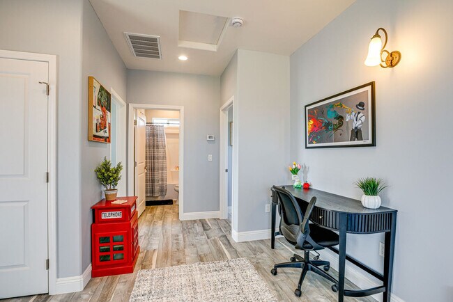 Building Photo - 6600 Thousand Oaks Dr