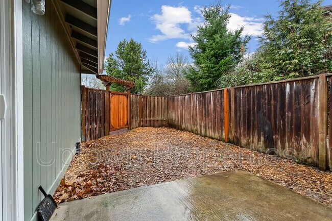 Building Photo - 17354 SW Merlo Rd