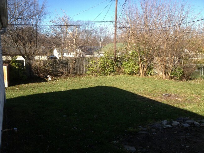 Building Photo - ** 3 Bedroom Ranch in Meadowdale **