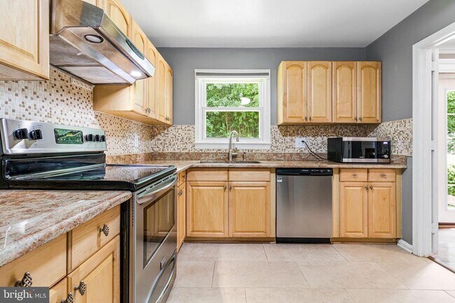 Building Photo - 7915 Journey Ln