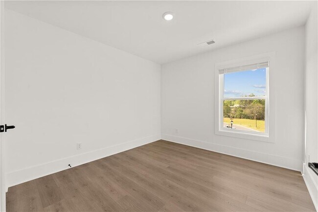 Building Photo - 3575 Overlook Rd NW