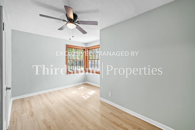 Building Photo - 8057 Oakwood St