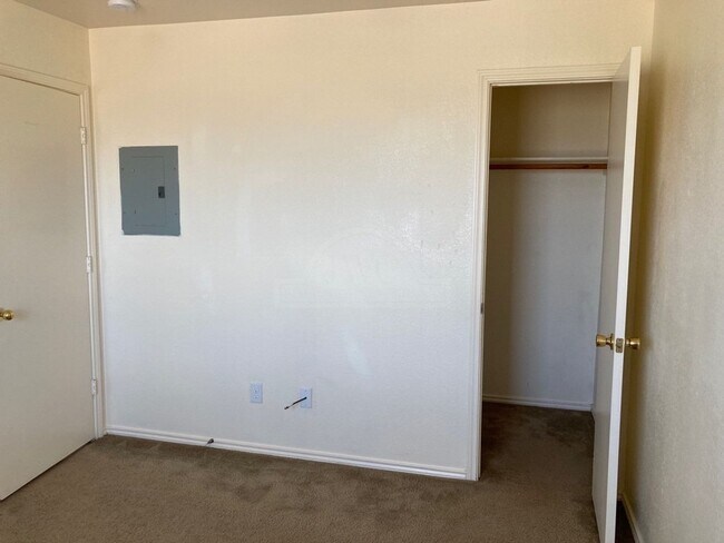 Building Photo - 5804 Greengate Dr