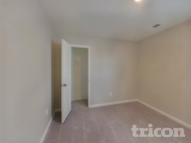Building Photo - 1715 Southwold Ln