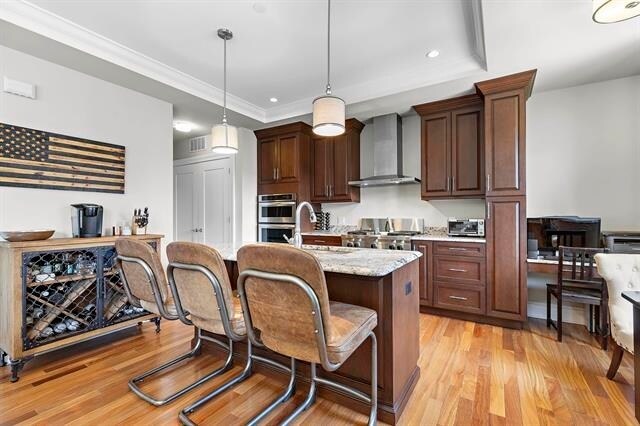 Building Photo - 250 Henley Pl