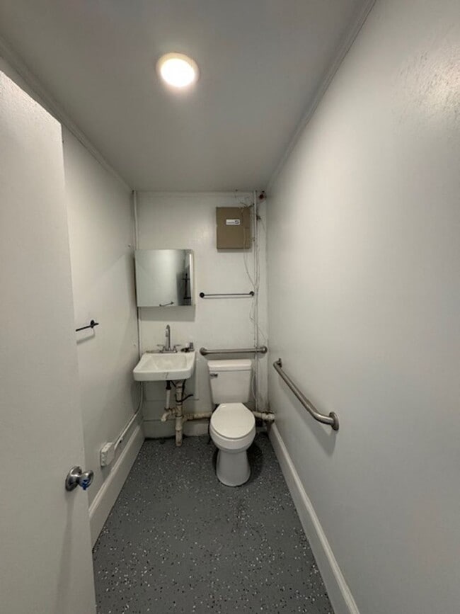 Building Photo - Commercial Building Downtown