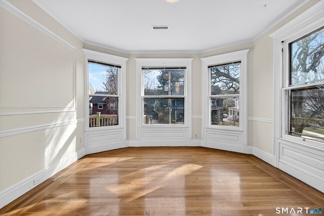 Building Photo - 339 Willow St