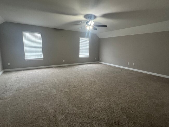 Building Photo - Spacious 3BR Home with Bonus Room in Prime...