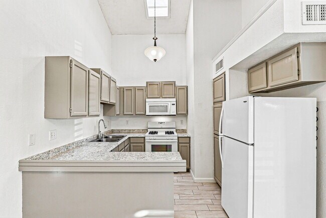 Building Photo - 204 Cutlass Dr