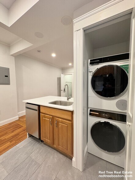 Building Photo - 35 Park Dr