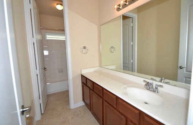 Building Photo - 7219 Pearl Terrace Ln