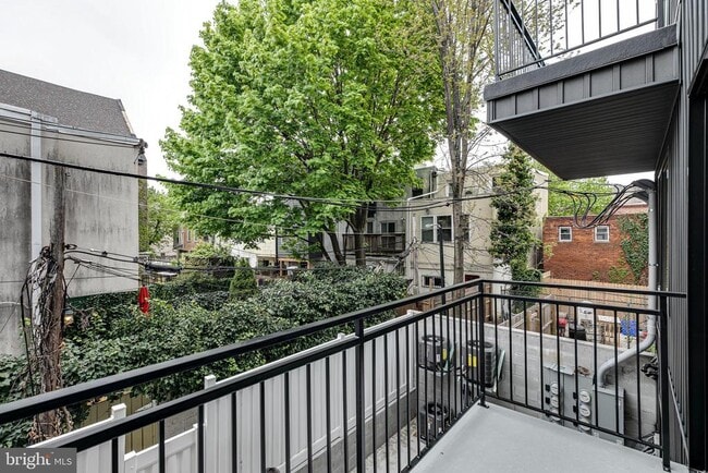 Building Photo - 705 S 19th St