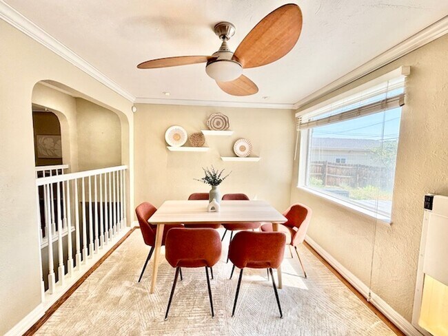 Building Photo - FREE AUGUST RENT!! - Sweet Bungalow in Par...