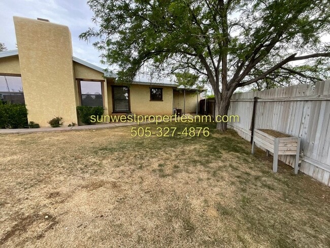 Building Photo - 4 Bedroom, 2 Bathroom House with Fenced Ba...