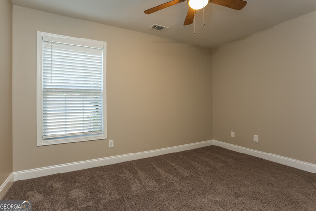 Building Photo - 90 Stiles Dr
