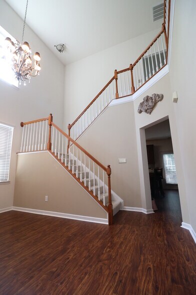 Building Photo - 10979 Princeton Village Dr