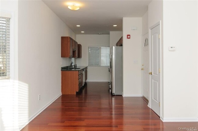 Building Photo - 330 Maple Ave