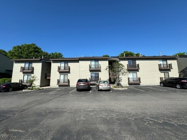 Building Photo - 410 Spruce Hills Dr