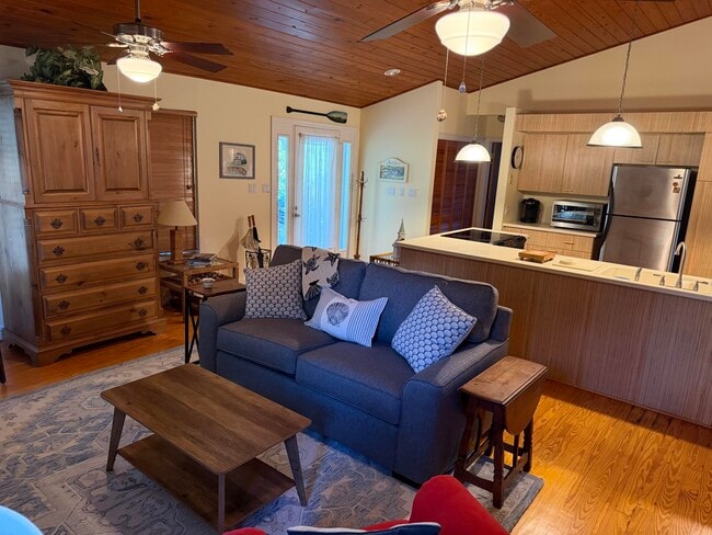 Building Photo - 1941 W Shell Ln