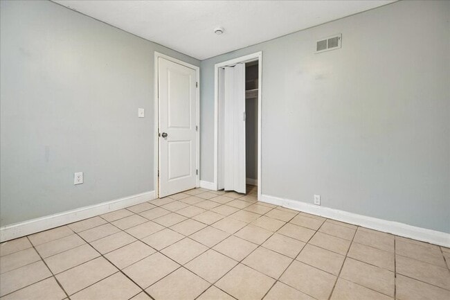 Building Photo - 3914 Erdman Ave