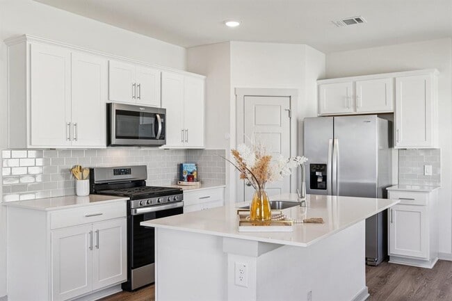 Building Photo - 523 Millbrook Blvd