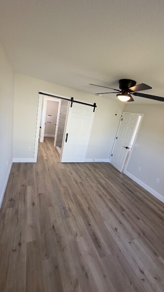 Building Photo - 303 E Oak St