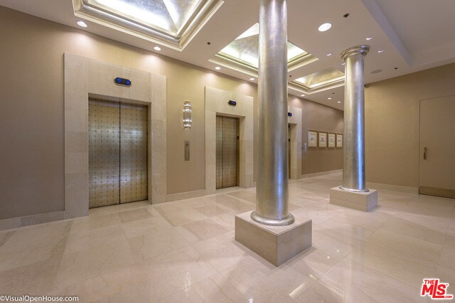 Building Photo - 10724 Wilshire Blvd