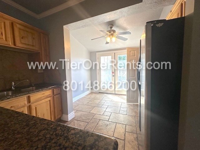 Building Photo - This property offers a NO DEPOSIT option available for qualified renters with Obligo!