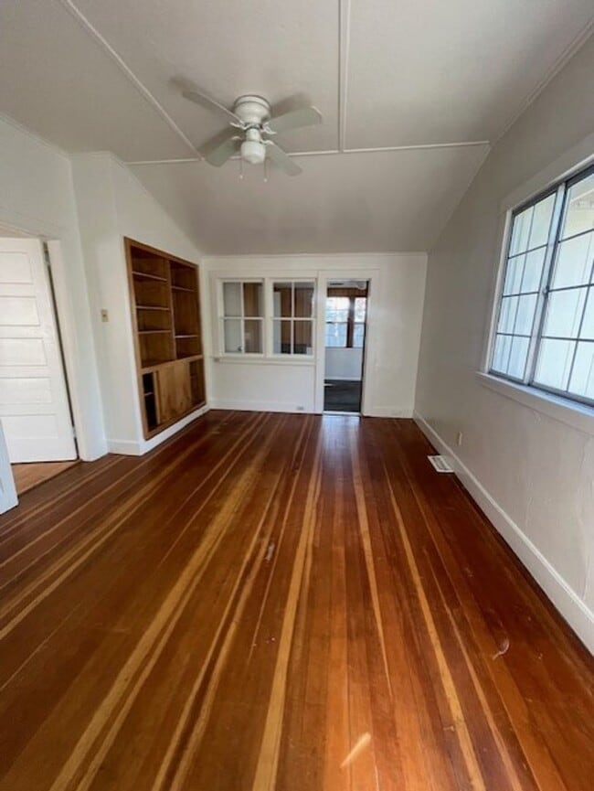 Building Photo - Adorable 3 Bedroom 2 Bath In Upper Clarkda...