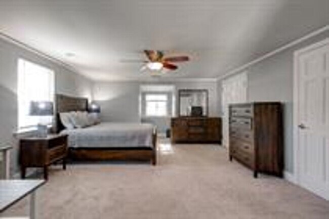 Building Photo - Beautiful Brick Home In A Desirable Location