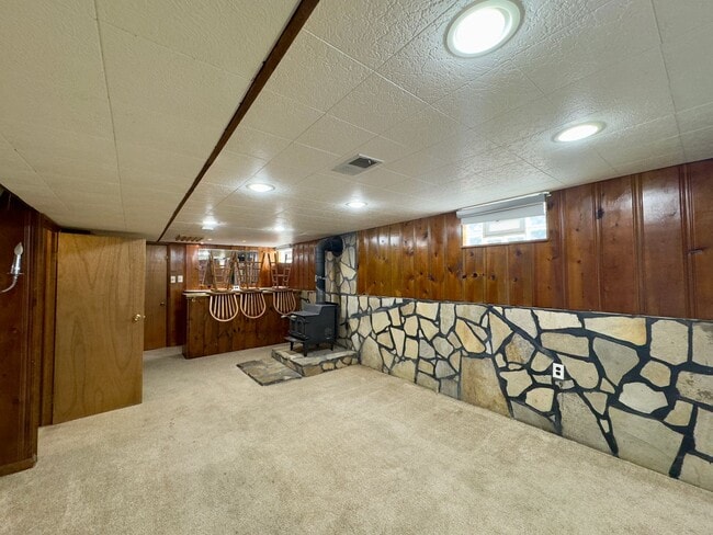 Building Photo - Charming 2 Bedroom/1 Bathroom Duplex Home ...