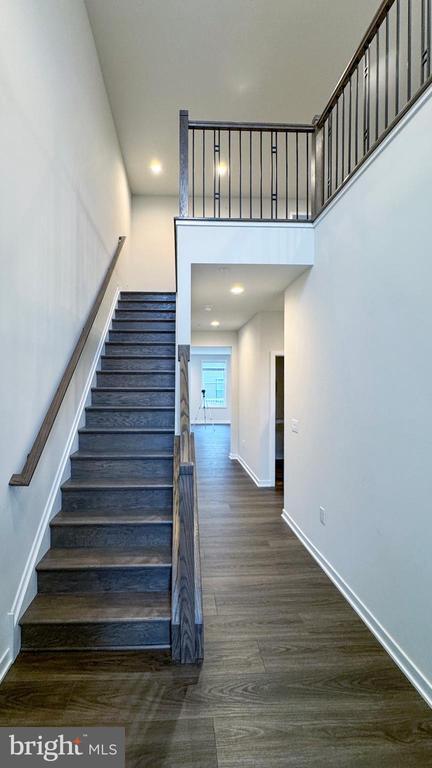 Building Photo - 240 Lilac St