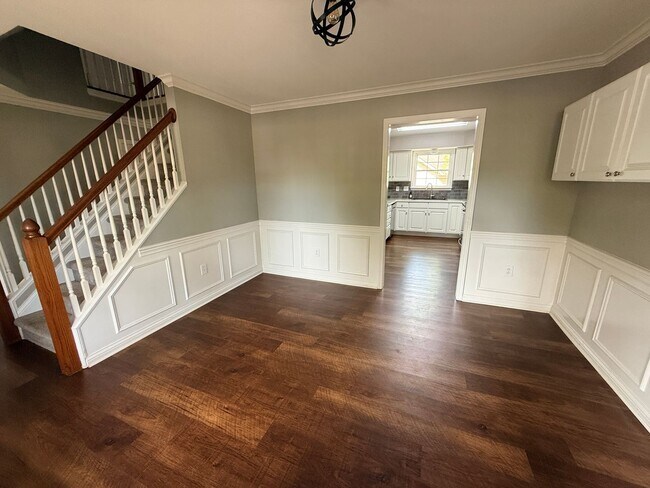 Building Photo - Spacious 4 Bed 2.5 Bath In Lexington!