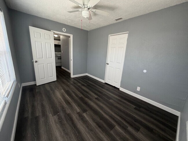 Building Photo - 4619