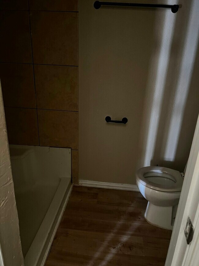 Building Photo - 1907 Belmont Ave