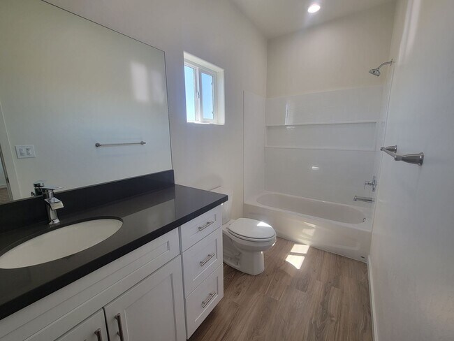 Building Photo - 8304 Grandy St