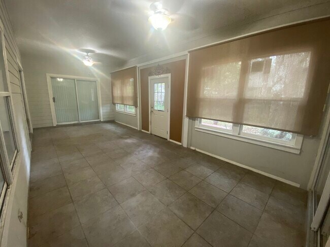 Building Photo - 1804 SW 65th Dr