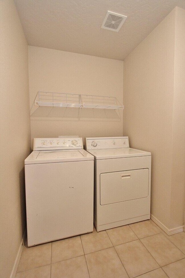 Building Photo - 6613 S Covewood Way