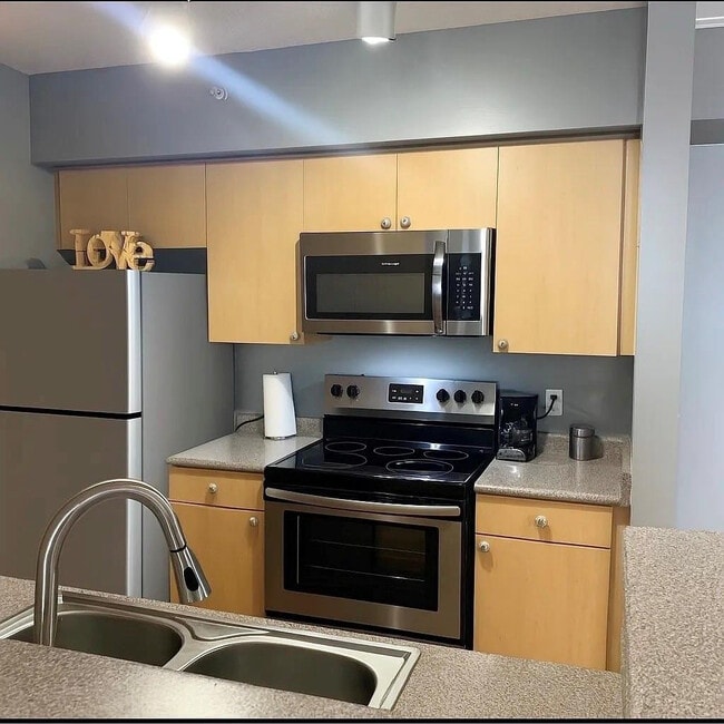 Building Photo - 1919 Van Buren St