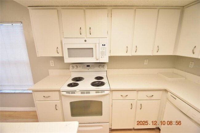 Building Photo - 5824 Grey St